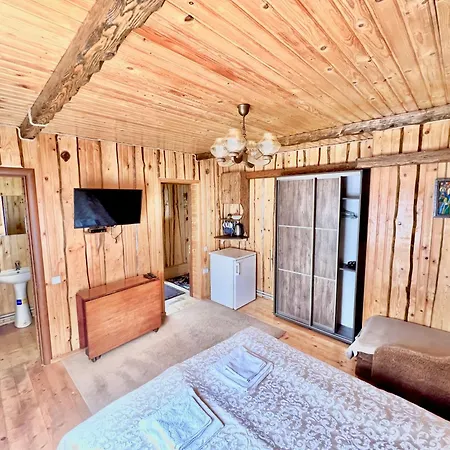 Πανσιόν хатинка